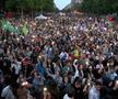 Violențele au izbucnit aseară în Paris, între fanii extremei stânga Frontul Național și forțele de ordine, foto: Imago