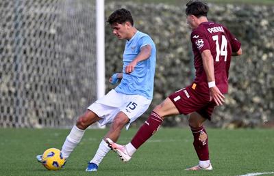 Fundașul central român se transferă la AC Milan » Contract pe patru ani