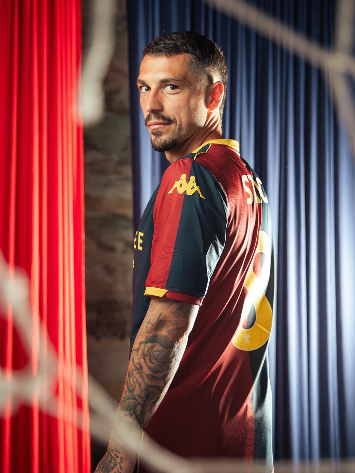 Stanciu, primele imagini cu echipamentul Genoa