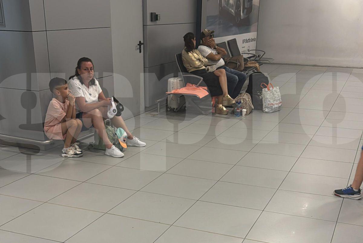 Scandal cât casa, azi, pe „Henri Coandă” » Fost fotbalist din prima ligă, captiv pe aeroport: „M-a luat Poliția de Frontieră, au zis că-mi dau amendă 4.000 lei! Lumea e revoltată, e haos!”