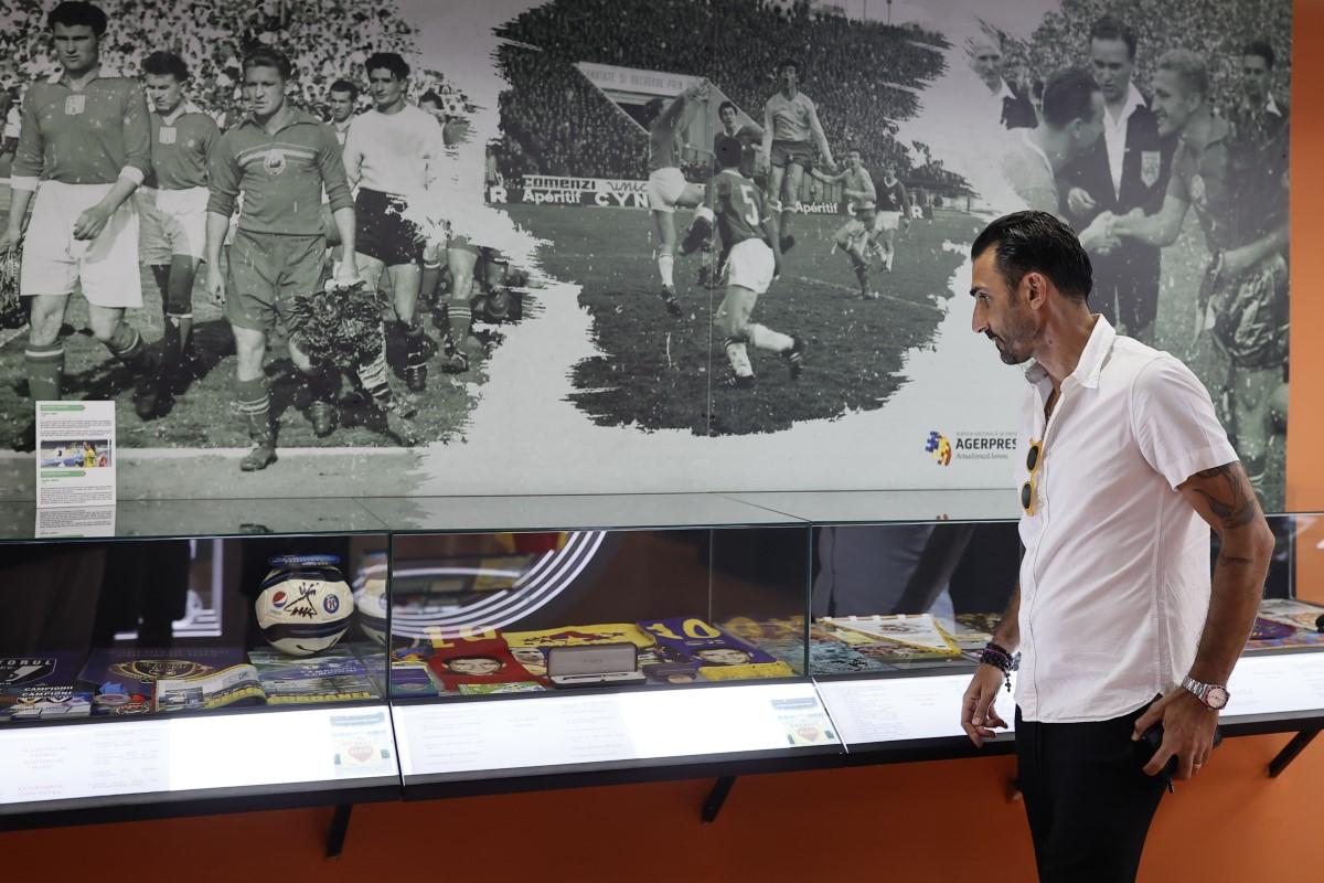 FCSB, conferință de presă și sesiune de autografe la Muzeul Fotbalului
