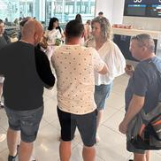 Imaginile de pe aeroportul Otopeni, după ce zborul spre Larnaca a fost amânt ore în șir