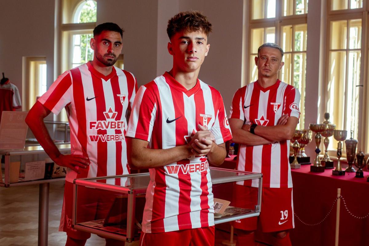 Au schimbat sponsorul tehnic și au cel mai apreciat echipament din Superliga: „În sfârșit! Tricouri de legendă!”