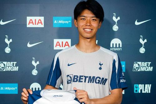 Kota Takai a fost prezentat oficial de Tottenham