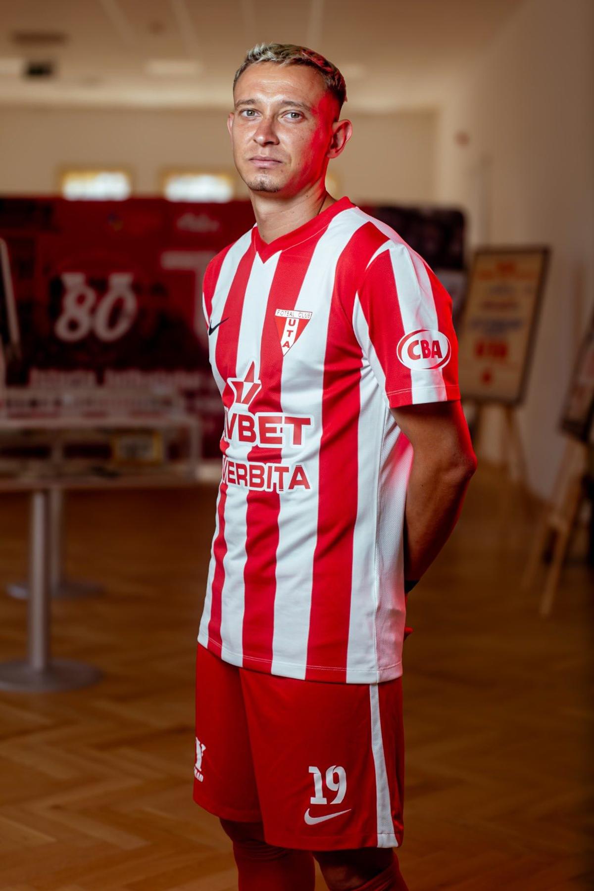 Au schimbat sponsorul tehnic și au cel mai apreciat echipament din Superliga: „În sfârșit! Tricouri de legendă!”