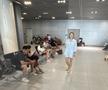Imaginile de pe aeroportul Otopeni, după ce zborul spre Larnaca a fost amânt ore în șir