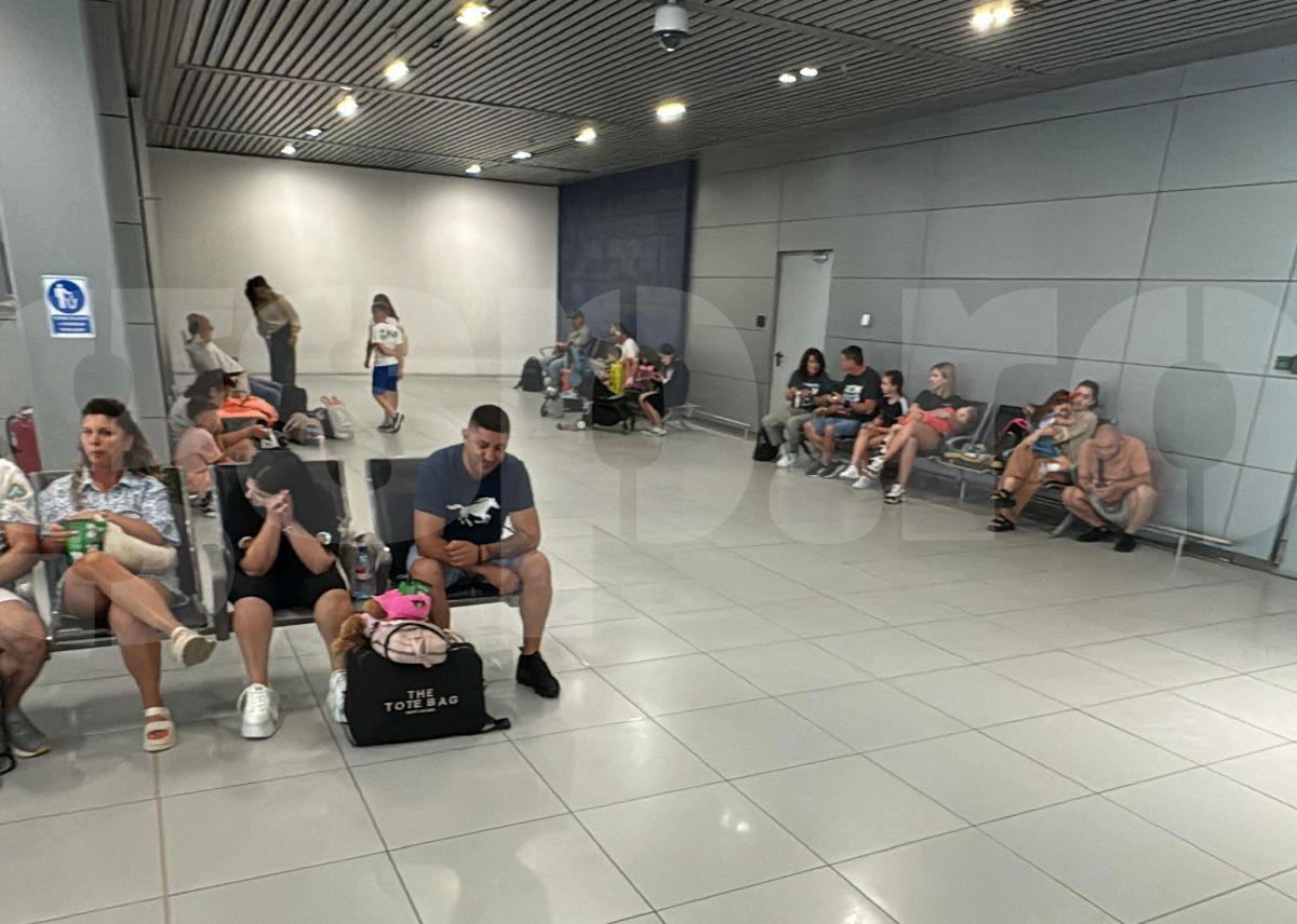 Scandal pe „Henri Coandă”: imagini sosite pe adresa redacției de la terminalul plecări de pe Otopeni
