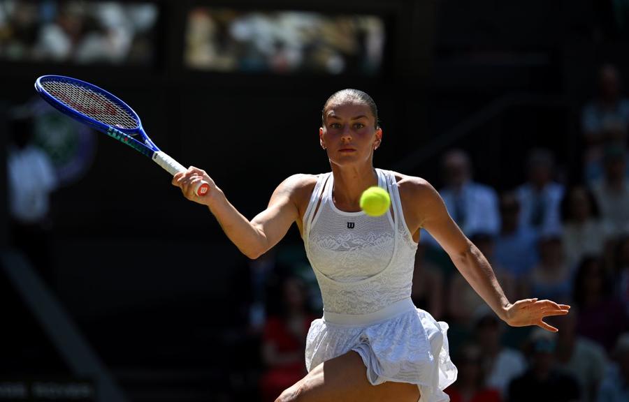 Marta Kostyuk în acțiune la Wimbledon 2026 Foto: Guliver/GettyImages Marta Kostyuk, în semifinale și la Wimbledon, după Roland Garros: „Hello, Centre Court!”