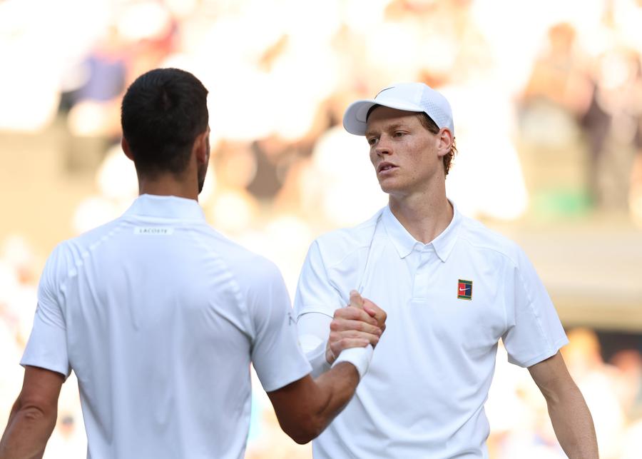 Jannik Sinner și Novak Djokovic se vor întâlni în semifinala turneului de Grand Slam de la Wimbledon // foto: Imago images Jannik Sinner, avertisment pentru Novak Djokovic înaintea semifinalei de la Wimbledon: „Știu că îl pot învinge”