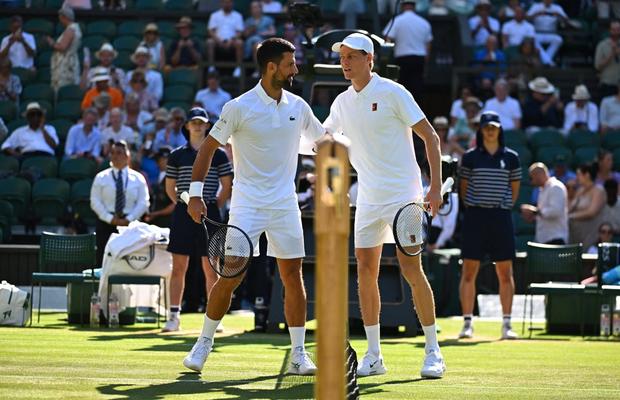 Jannik Sinner, avertisment pentru Novak Djokovic înaintea semifinalei de la Wimbledon: „Știu că îl pot învinge”