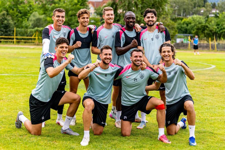 Simao Rocha, alături de coechipierii săi // foto: CFR Cluj Facebook CFR Cluj se dezintegrează: „Cei mai importanți jucători vor fi vânduți!” » De ce depinde soarta echipei