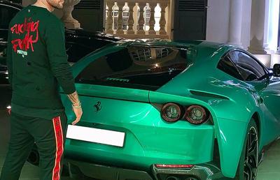 Incredibil! Ferrari dă în judecată un designer de modă, din cauza pozelor lui pe Instagram. Cum și-a fotografiat mașina