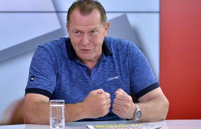 EXCLUSIV Ce țeapă de zile mari și-a luat Duckadam: „Mașina avea de fapt 100.000 de kilometri, iar furtunele erau legate cu sârmă!”