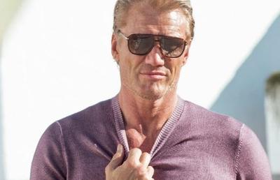 „Cât a îmbătrânit!” » Dolph Lundgren, apariție de senzație pe plajă, cu iubita cu 38 de ani mai tânără