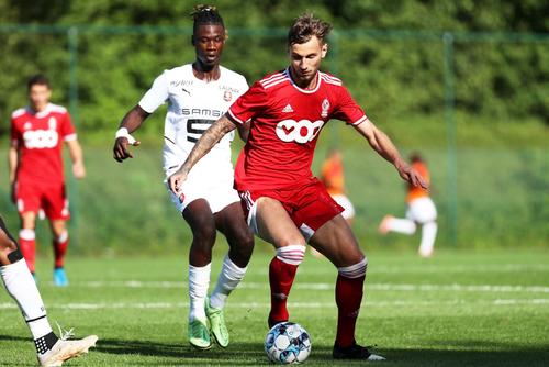 Denis Drăguș, Standard Liege, la balon // foto: Imago