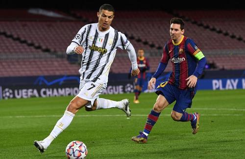 Cristiano Ronaldo (36 de ani) ar putea fi afectat direct de iminentul transfer al lui Leo Messi (34 de ani) la PSG.