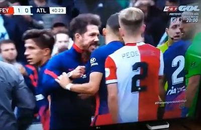 Incidente în Atletico - Feyenoord » Simeone, sprint de 50 de metri pentru a-si pune la punct jucatorul