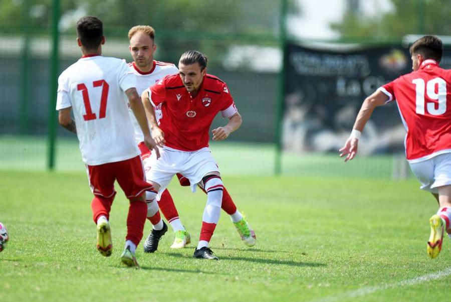 Răsturnare de situație la Dinamo: Burcă i-a spus că nu mai contează pe el, dar poate continua la echipă
