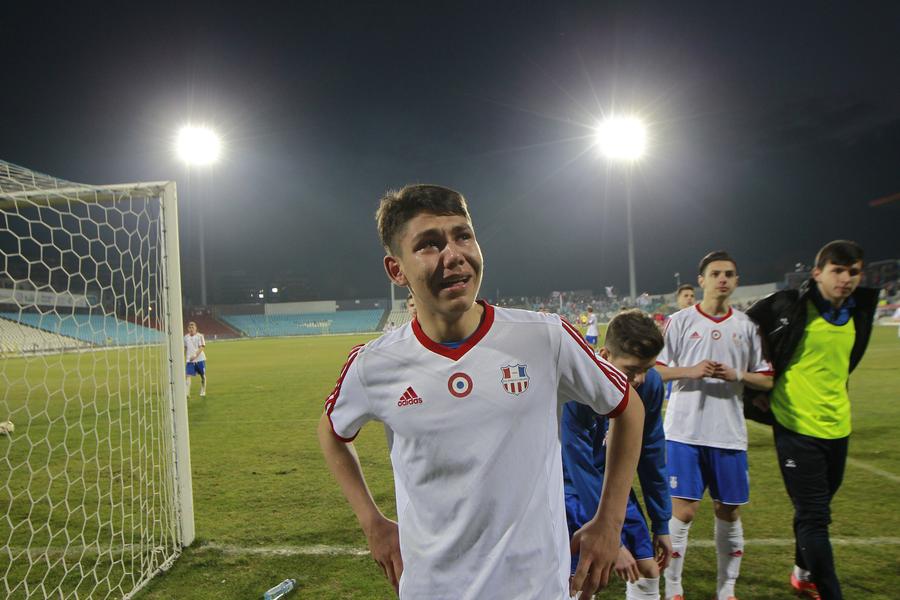 Imaginile cu Sefer plângând în hohote după retrogradarea Oțelului Bijutierul » Povestea lui Antonio Sefer, noul idol al Giuleștiului, care în urma cu 7 ani retrograda în Liga 3