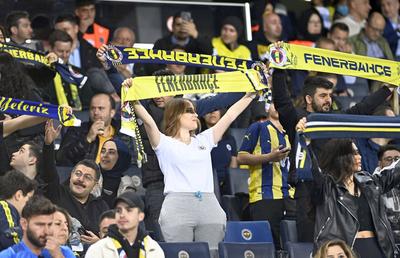 A venit nota de plată! Ce sancțiune a primit Fenerbahce după ce fanii au scandat numele lui Vladimir Putin
