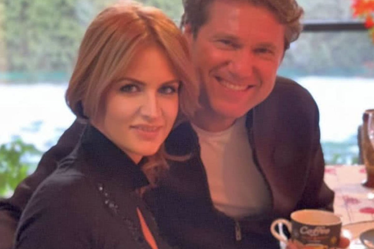 Femeia misterioasă alături de care își petrece Crăciunul Florin Răducioiu: „Love you”. Cum și-au decorat casa de Sărbători