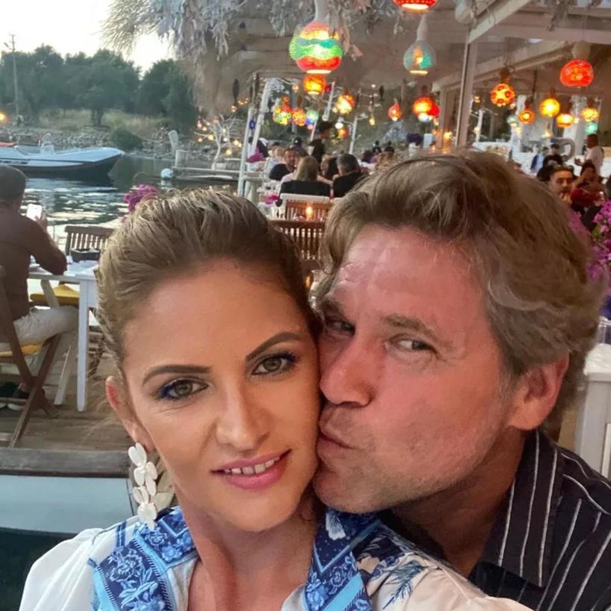 Femeia misterioasă alături de care își petrece Crăciunul Florin Răducioiu: „Love you”. Cum și-au decorat casa de Sărbători