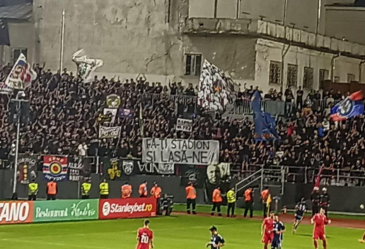 Peluza Sud Steaua, la datorie la Chindia - Steaua: ultrașii au luat cu asalt Târgoviște