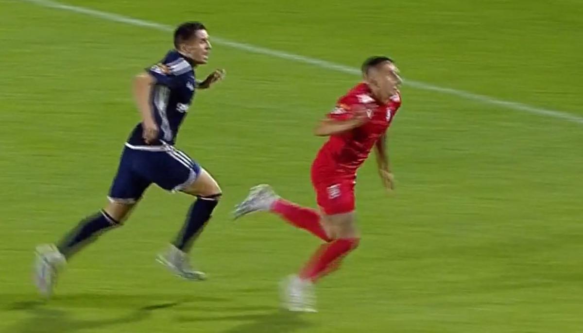 Penalty dictat în Chindia - CSA Steaua după 50 de secunde! Fostul atacant de la Dinamo, decisiv în startul meciului