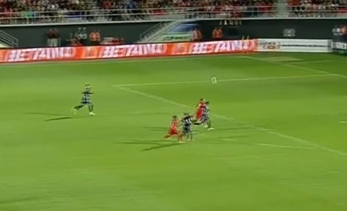 Penalty incredibil dictat în Chindia - CSA Steaua