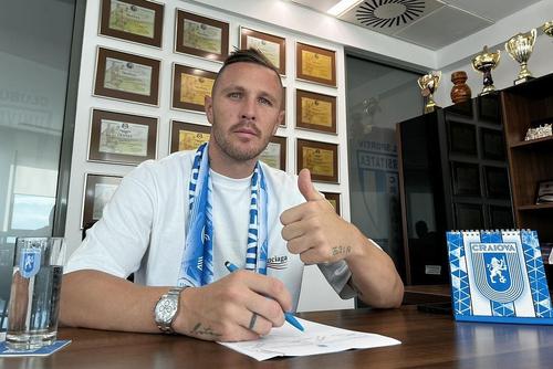 Jasmin Kurtic a semnat cu CSU Craiova // foto: Facebook @ Universitatea Craiova