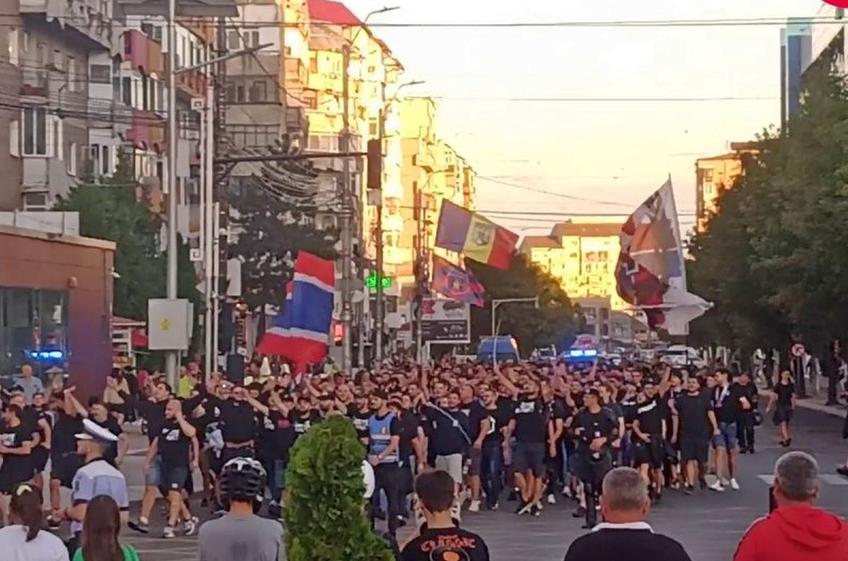 Peluza Sud e prezentă în număr mare la Târgoviște