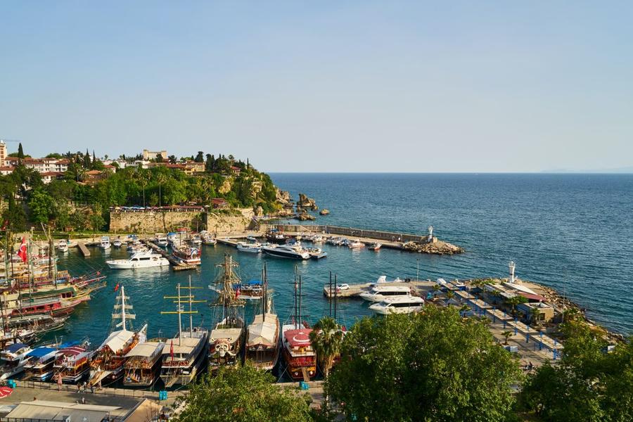 Vara aceasta răsfață-te pe Riviera turcească! Descoperă rafinamentul turistic al unei vacanțe în Antalya!