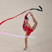 Annaliese Drăgan, în calificările de la gimnastică ritmică, în Arena Porte de La Chapelle din Paris / FOTO: Raed Krishan (GSP.ro)