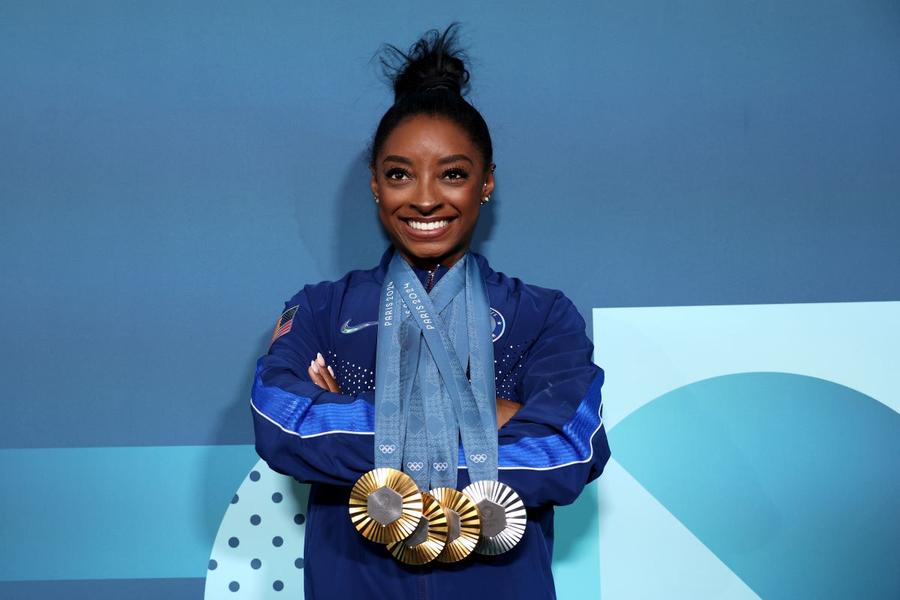 Simone Biles - cu cele patru medalii câștigate la Jocurile Olimpice de la Paris 2024 Foto: Getty Images „Să facă analiza ADN!” » Fanii cer teste genetice în cazul unui campion olimpic