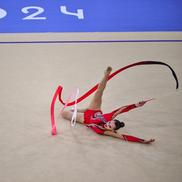 Annaliese Drăgan, în calificările de la gimnastică ritmică, în Arena Porte de La Chapelle din Paris / FOTO: Raed Krishan (GSP.ro)