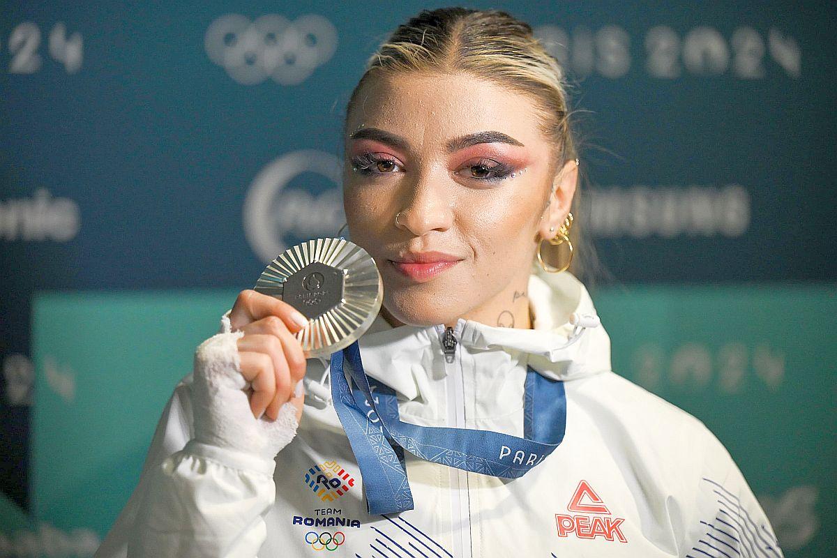 Mihaela Cambei, medalie de argint la Paris în competiția categoriei 49 kg » Chinezoaica i-a luat aurul la ultima încercare