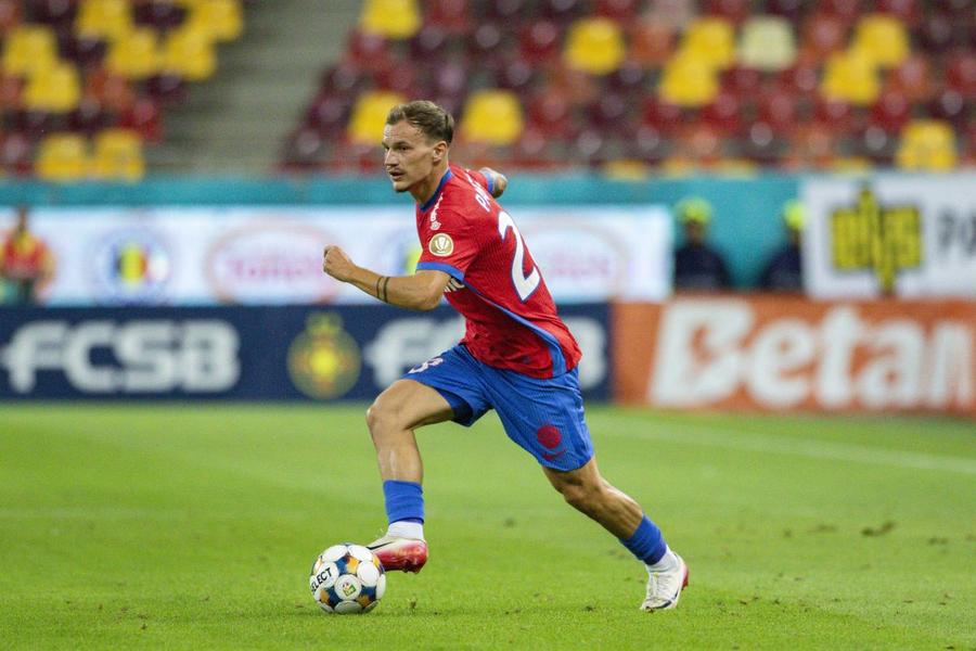 Pantea debuta în 2020 la FCSB, la numai 16 ani. De meserie fundaș dreapta, el a mai jucat în stânga apărării, mai ales la începuturile lui la seniori Panică la FCSB » Drita a terorizat un fotbalist al roș-albaștrilor: avem raportul