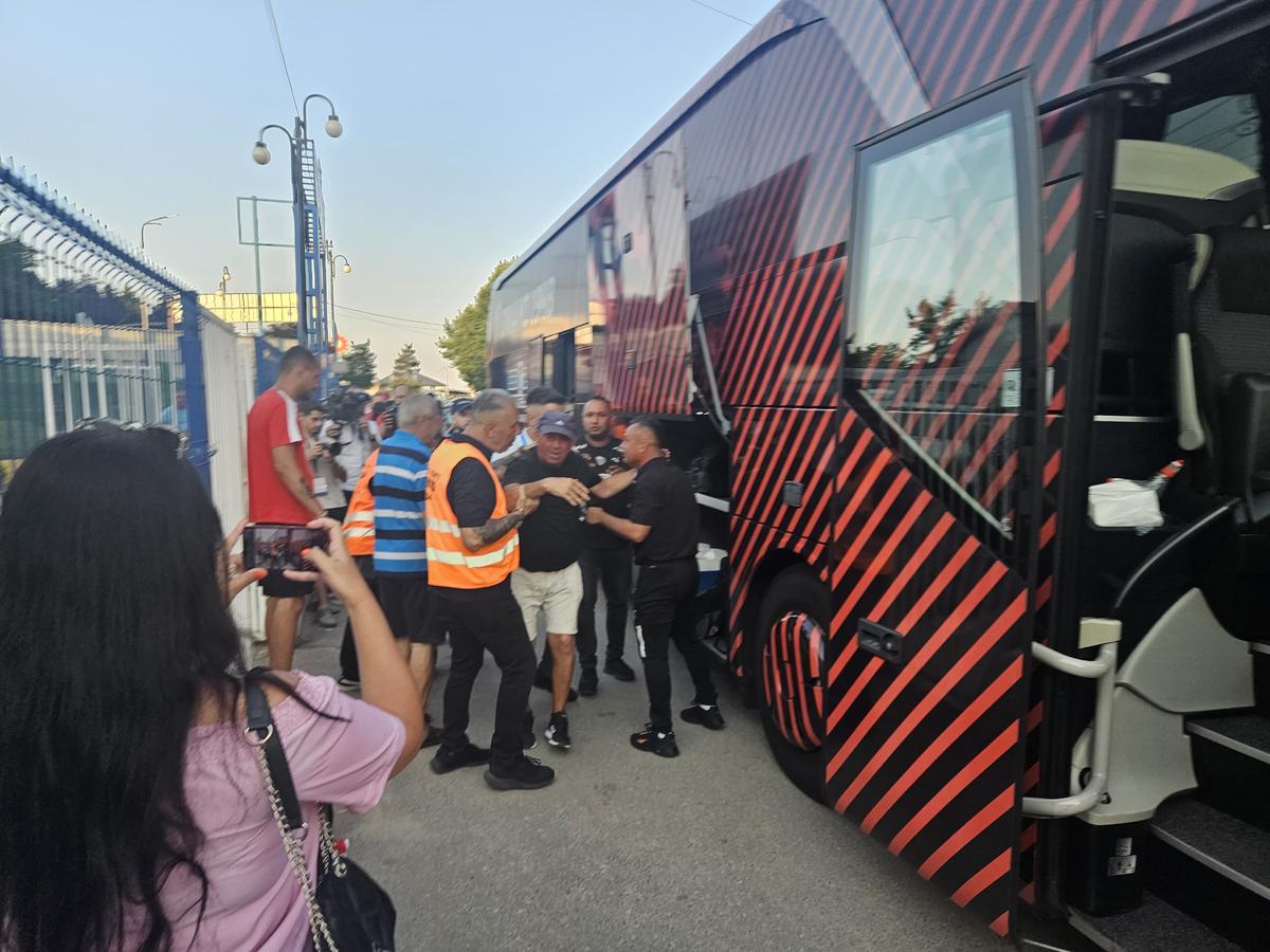 Metaloglobus - Dinamo, imagini înaintea partidei de la Clinceni