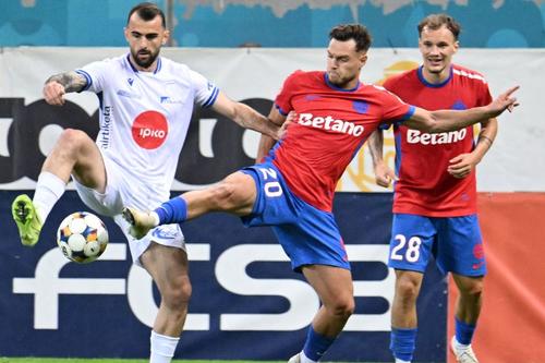 Alexandru Pantea, cu numărul 28, a făcut un meci slab cu Drita