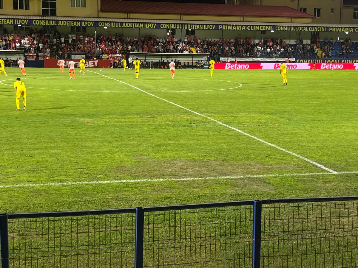 Cum arată gazonul stadionului din Clinceni la Metaloglobus - Dinamo