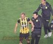 Juan Godoy (The Strongest) a fost rănit la testicule de o rachetă lansată în teren de propriii suporteri! / Foto: X