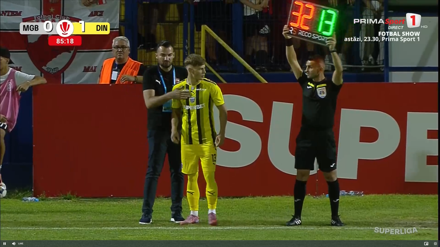 Alexandru Tabuncic a debutat pentru Dinamo. FOTO: captură Prima Sport Două noutăți la Dinamo pentru meciul cu Metaloglobus: s-a „rupt” la debut!