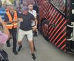 Moment tensionat înainte de Metaloglobus - Dinamo » Forțele de ordine au intervenit imediat după sosirea autocarului