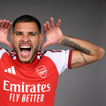Bruno Guimaraes e jucătorul lui Arsenal // foto: arsenal.com