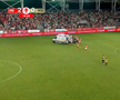 Panică în Dinamo - FC Voluntari! S-a prăbușit pe teren și a fost nevoie de intervenția ambulanței