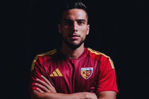 Fostul jucător de la FCSB a fost prezentat oficial la noua echipă » Va fi coleg cu un român