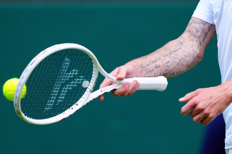 Alexander Bublik și brațul drept complet tatuat Foto: Imago Images Semnificația tatuajelor unor jucători din circuitul ATP și cine este împotriva acestora: „Nu mi-aș desena niciodată ceva pe corp”