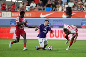 Verdictul specialistului după ce Rapid a cerut penalty în meciul cu UTA: „A simțit contactul și s-a aruncat”