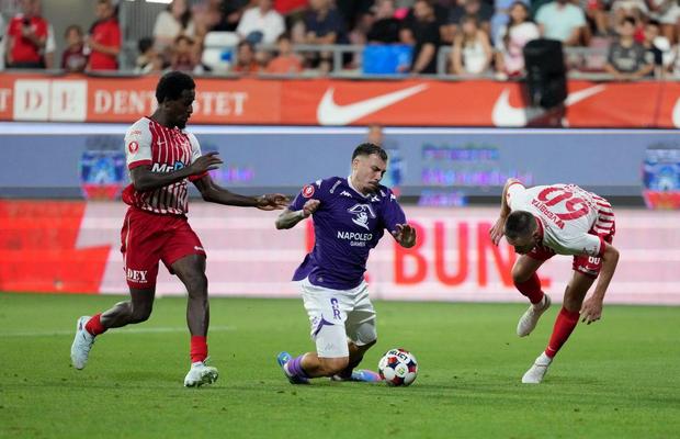 Verdictul specialistului după ce Rapid a cerut penalty în meciul cu UTA: „A simțit contactul și s-a aruncat”