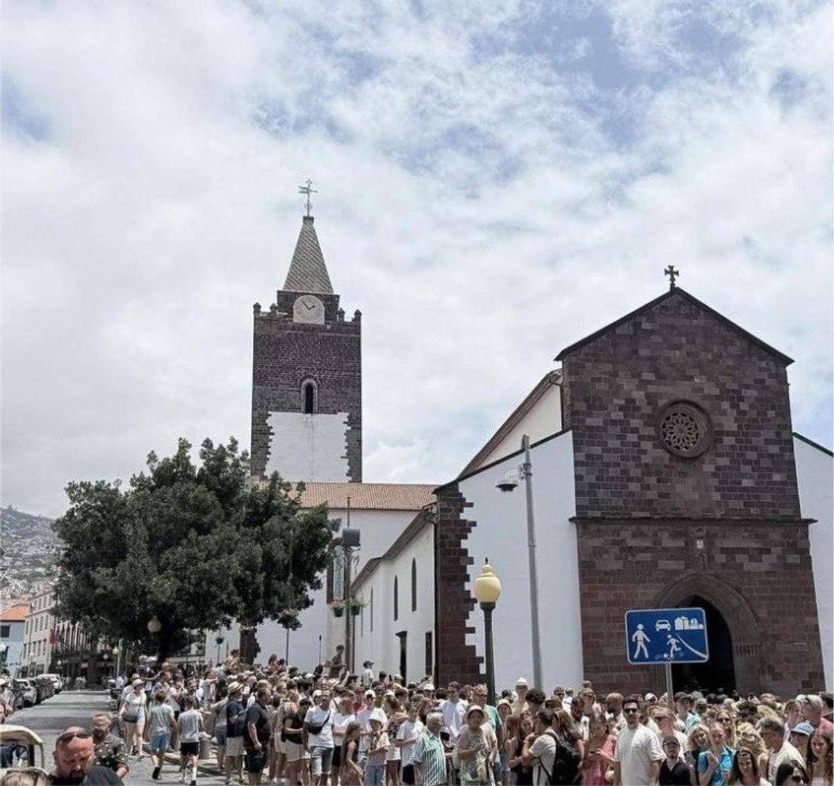 Mii de oameni au venit la „nunta” lui Cristiano Ronaldo și au avut parte de o MARE surpriză